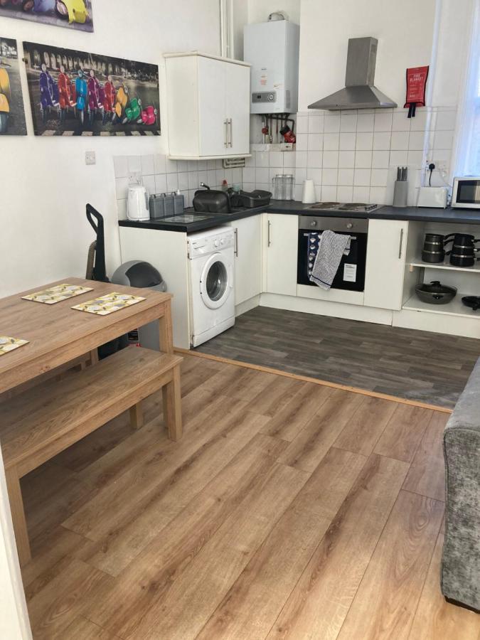 3 Bed Town House Near Ryde Sea Front @ One Church Lane Holiday home *